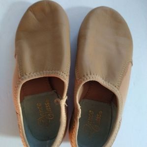 Dance class NWOT shoes size 5 kids